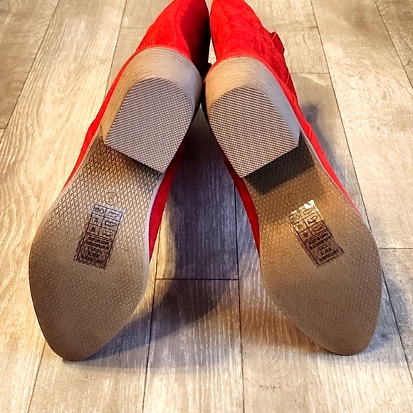 *NEW* Red boots - Picture 2 of 2